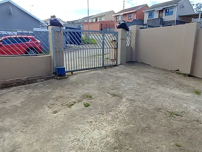 7 Bedroom House For Sale in East London - DLMU.webp