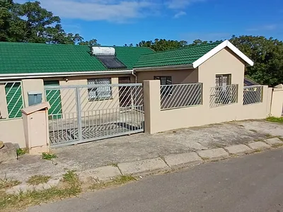7 Bedroom House For Sale in East London - QhiV.webp