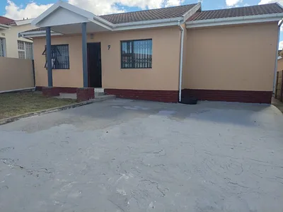 3 Bedroom House For Sale in East London - nO5S.webp