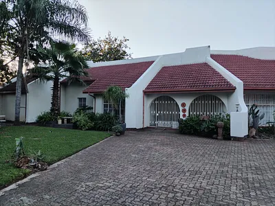 4 Bedroom House For Sale in Rustenburg - L21E.webp