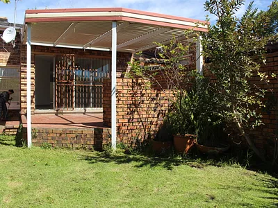 3 Bedroom Townhouse For Sale in Roodepoort - pqk5.webp