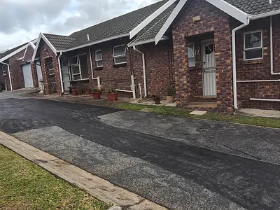 2 Bedroom Townhouse To Rent in Port Elizabeth - RD9L.webp