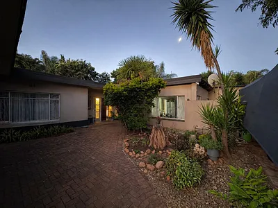 5 Bedroom House For Sale in Rustenburg - CD4S.webp