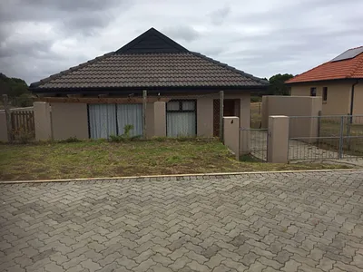 3 Bedroom House For Sale in East London - RDu0.webp