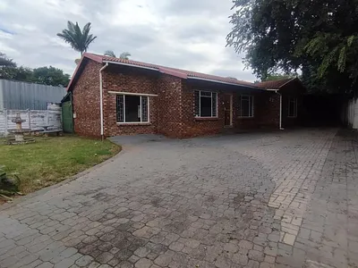 4 Bedroom House For Sale in Rustenburg - WfCP.webp