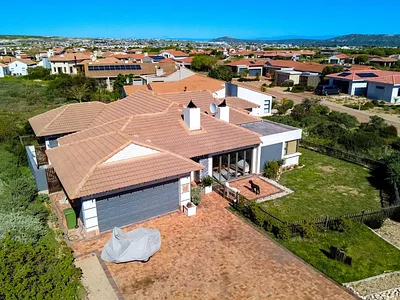 4 Bedroom House For Sale in Langebaan - 5sXf.webp