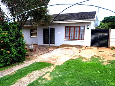 2 Bedroom Apartment To Rent in Uitenhage - h0Mi.webp