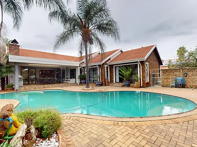 5 Bedroom House For Sale in Boksburg - 1oWL.webp