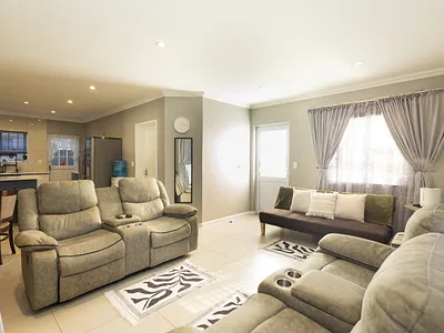 2 Bedroom House For Sale in Kraaifontein - LkBi.webp