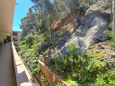 0.5 Bedroom Apartment To Rent in Cape Town - img