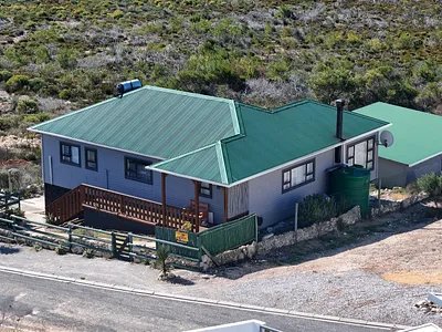 2 Bedroom House To Rent in Struisbaai - YzXf.webp