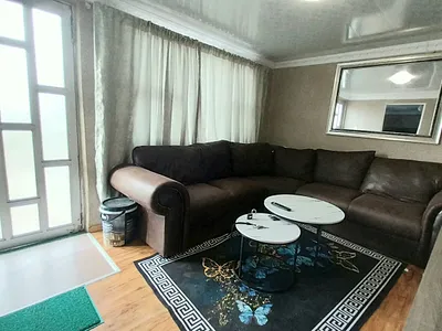 2 Bedroom House For Sale in East London - Ompr.webp