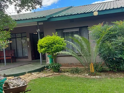 3 Bedroom House For Sale in Rustenburg - L7Fz.webp