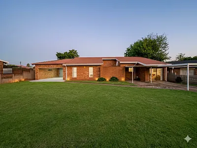 3 Bedroom House For Sale in Witbank - 68Wh.webp