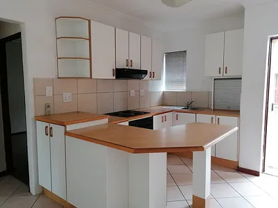 2 Bedroom Townhouse To Rent in Humansdorp - nKq3.webp