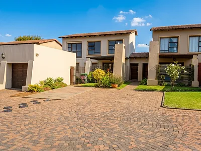 3 Bedroom Townhouse For Sale in Rustenburg - ktQa.webp