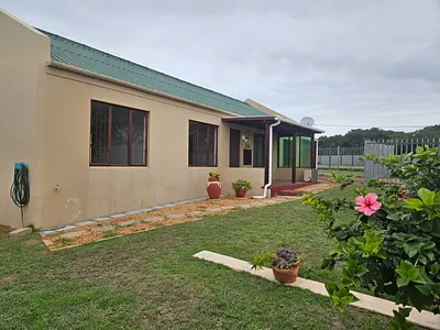 3 Bedroom Townhouse For Sale in Stilbaai West, Stilbaai - KETk.webp
