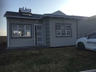 2 Bedroom Townhouse To Rent in East London - nf1o.webp