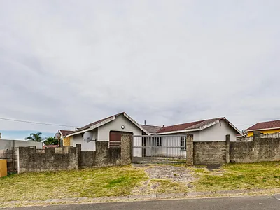 3 Bedroom House For Sale in East London - Qzd7.webp