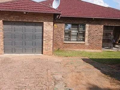 5 Bedroom House For Sale in Pretoria - vm2N.webp