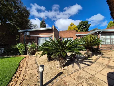 3 Bedroom House For Sale in Johannesburg - UmHH.webp