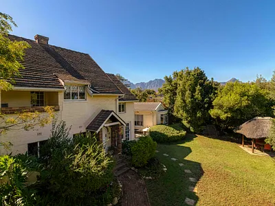 9 Bedroom House For Sale in Somerset West - gn0I.webp