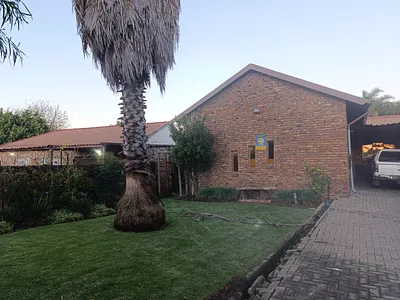 4 Bedroom House For Sale in Witbank - R7f0.webp