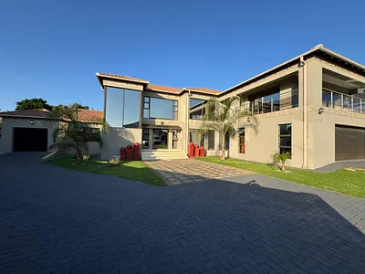7 Bedroom House For Sale in Witbank - wuK1.webp
