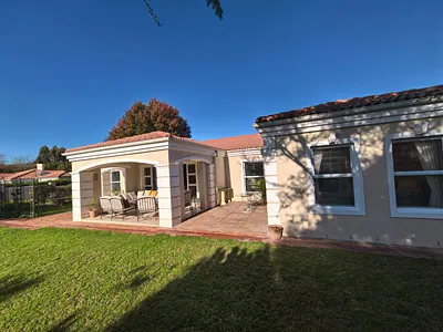 2 Bedroom House To Rent in Somerset West - pR0C.webp