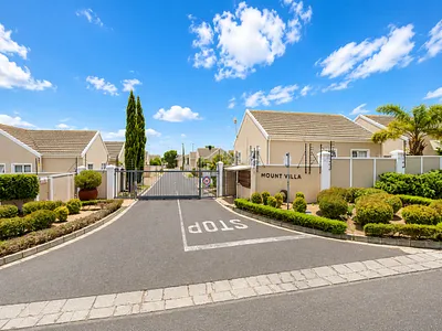 2 Bedroom House To Rent in Somerset West - C9V0.webp