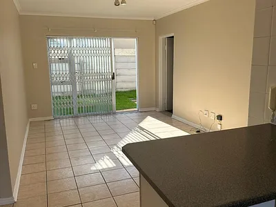 2 Bedroom House To Rent in Somerset West - Lrtx.webp