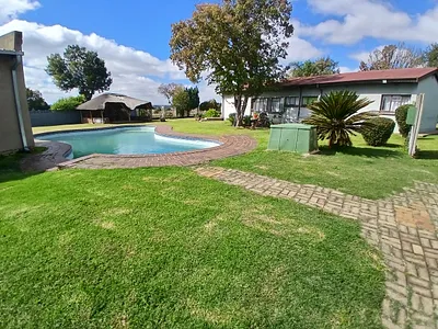 3 Bedroom House For Sale in Nigel - 4zBg.webp