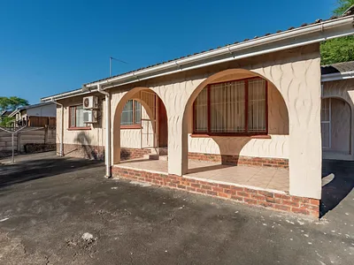 3 Bedroom House For Sale in Queensburgh - img