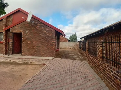 3 Bedroom House For Sale in Mahikeng - 19XC.webp