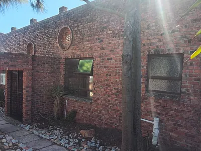 4 Bedroom House For Sale in Port Elizabeth - 80Cg.webp