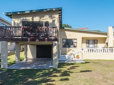 4 Bedroom House For Sale in Struisbaai - 4ZVy.webp