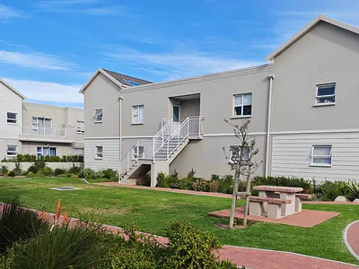 2 Bedroom Townhouse To Rent in Blouberg - Yo1v.webp