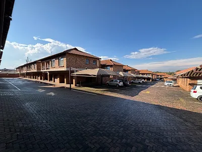 2 Bedroom Townhouse For Sale in Germiston - 6KPK.webp