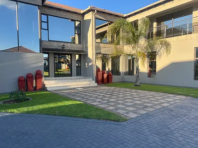 7 Bedroom House For Sale in Witbank - pBfC.webp