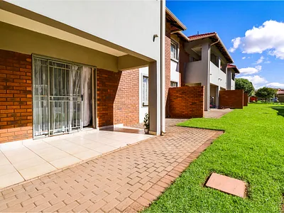 2 Bedroom Apartment For Sale in Centurion - d6fC.webp