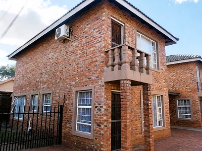 2 Bedroom Townhouse For Sale in Potchefstroom - 8IhL.webp