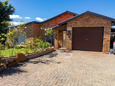 4 Bedroom House For Sale in Rustenburg - BUjg.webp