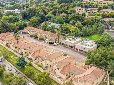 4 Bedroom Townhouse For Sale in Pretoria - l4p8.webp