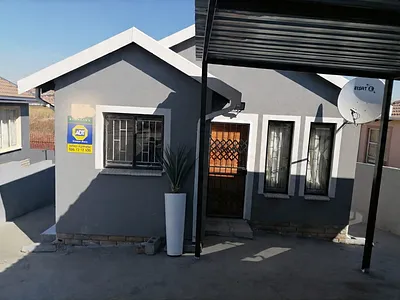 2 Bedroom House For Sale in Witbank - YYg2.webp