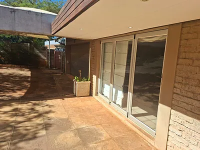 4 Bedroom House For Sale in Newcastle - 4SgZ.webp
