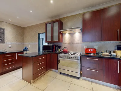 6 Bedroom House For Sale in Boksburg - Z9F8.webp