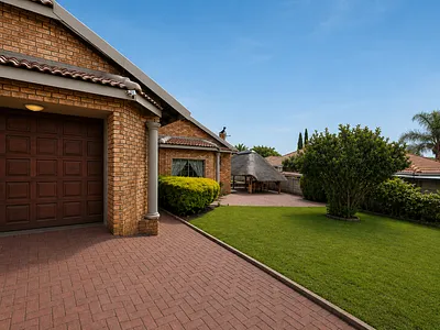 4 Bedroom House For Sale in Rustenburg - ovw7.webp