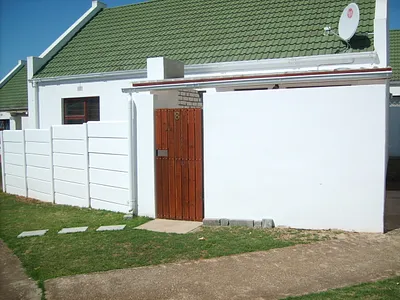 3 Bedroom Townhouse For Sale in Uitenhage - 4CWd.webp