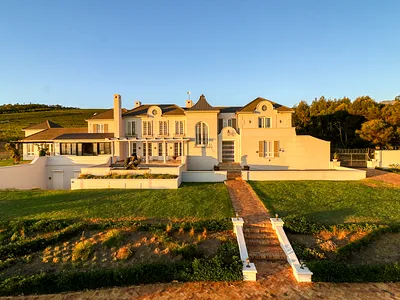 5 Bedroom House For Sale in Somerset West - iVCO.webp