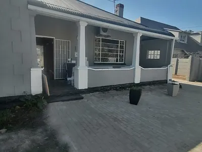 3 Bedroom House To Rent in Queenstown - r181.webp